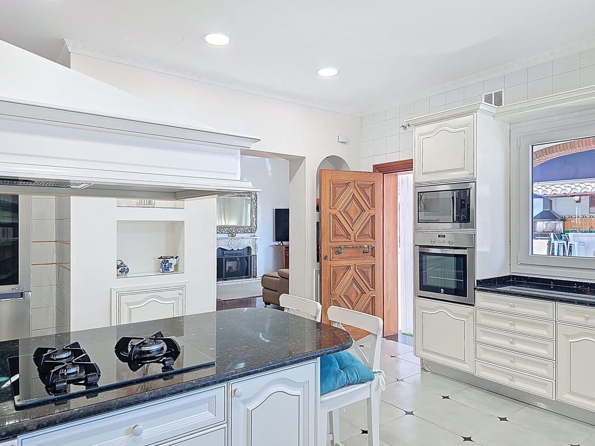 7 bedroom Villa for sale in Motril with pool garage - € 900,000 (Ref: 9361789)