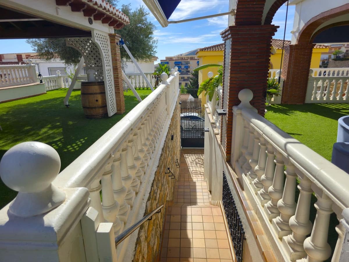 7 bedroom Villa for sale in Motril with pool garage - € 900,000 (Ref: 9361789)