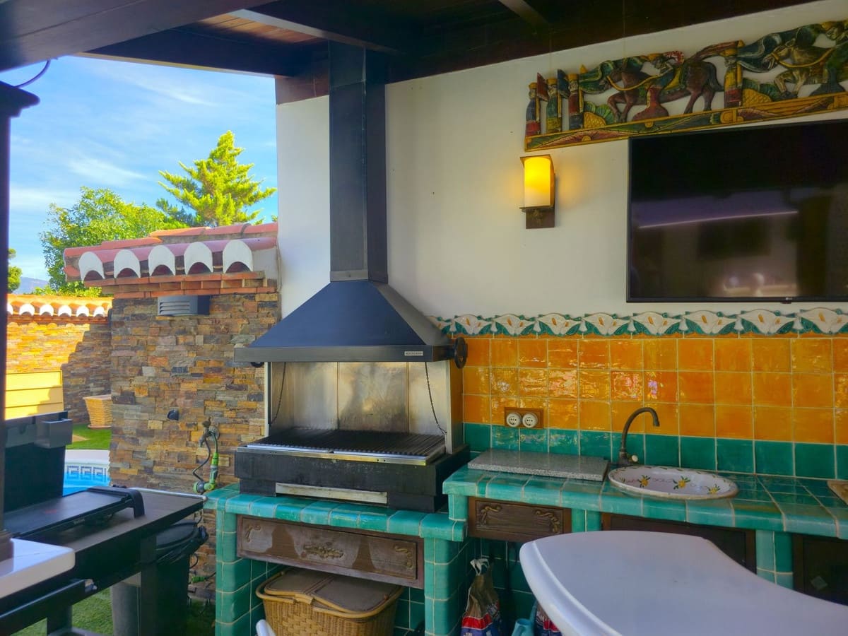 7 bedroom Villa for sale in Motril with pool garage - € 900,000 (Ref: 9361789)