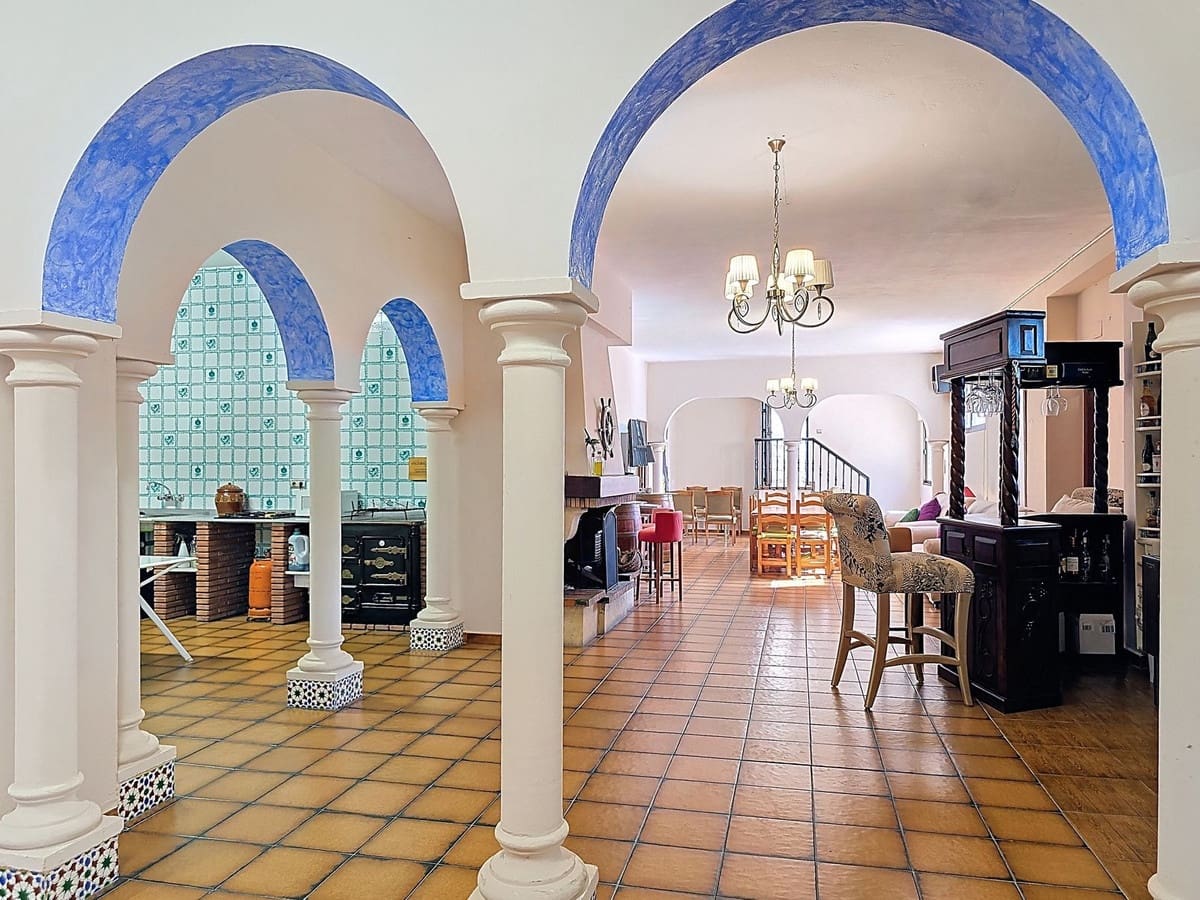 7 bedroom Villa for sale in Motril with pool garage - € 900,000 (Ref: 9361789)