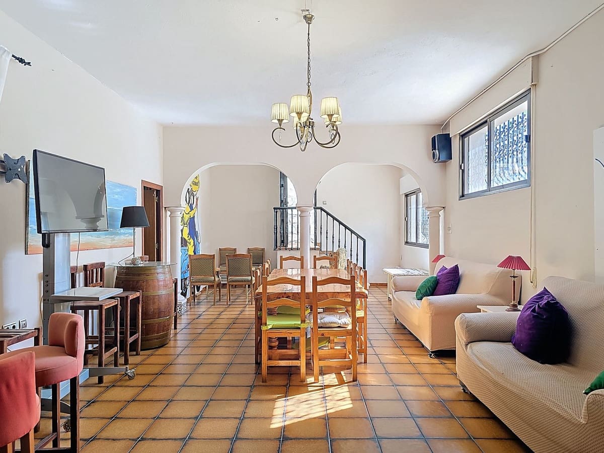 7 bedroom Villa for sale in Motril with pool garage - € 900,000 (Ref: 9361789)