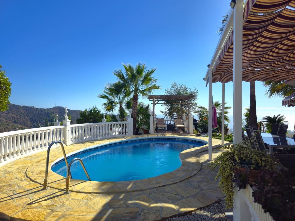 3 sovrum Villa till salu i Arenas med pool garage - 595 000 € (Ref: 9363436)