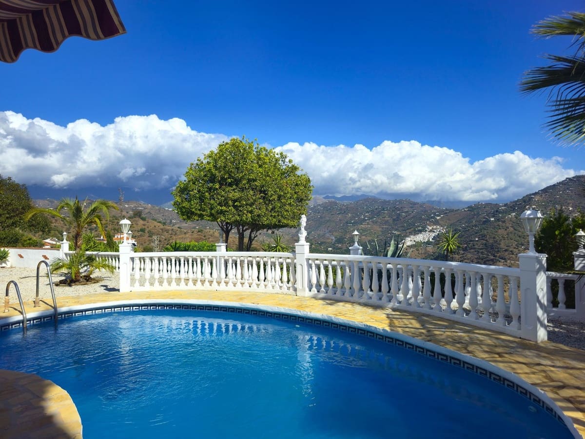 3 sovrum Villa till salu i Arenas med pool garage - 595 000 € (Ref: 9363436)