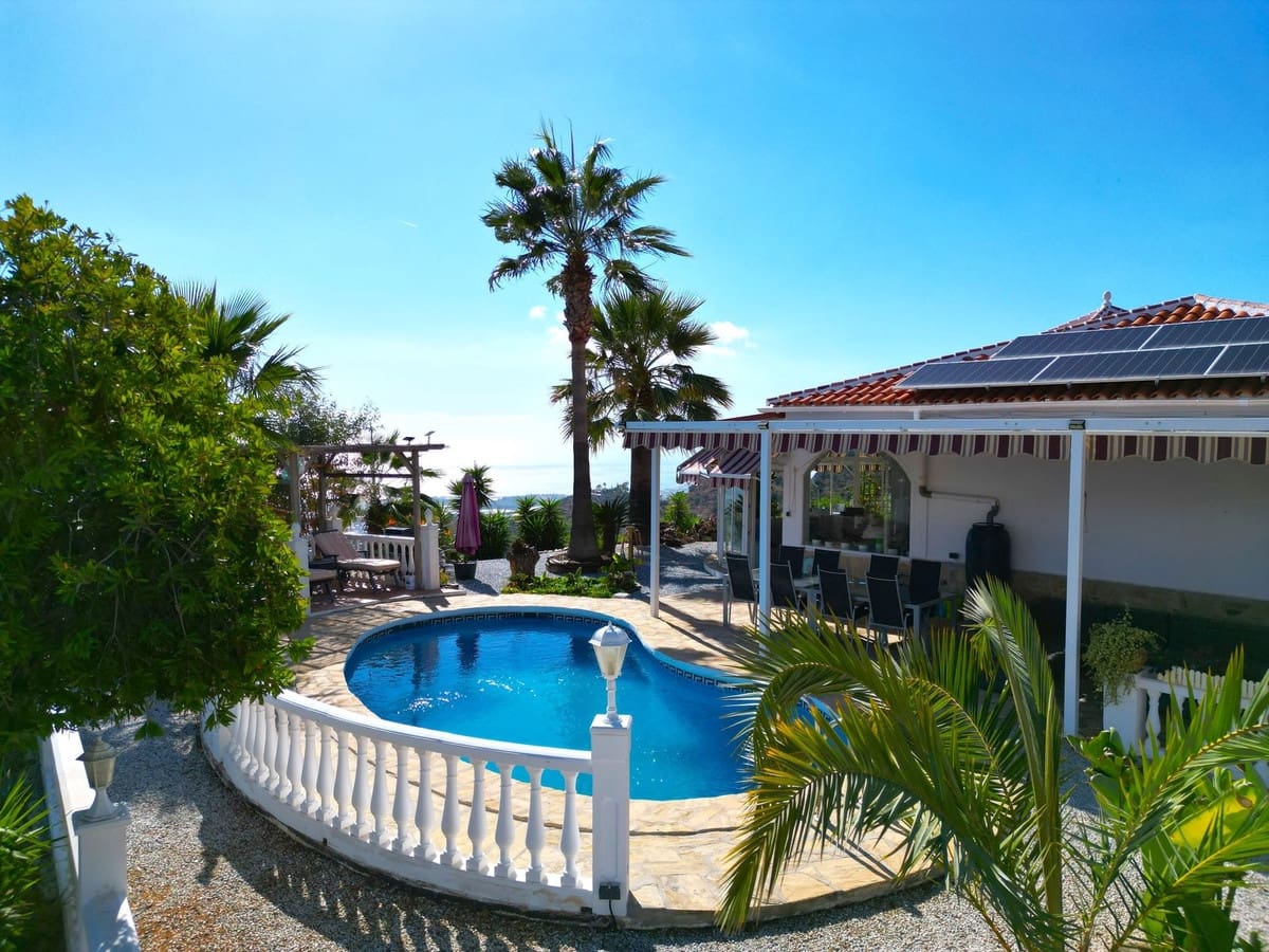 3 sovrum Villa till salu i Arenas med pool garage - 595 000 € (Ref: 9363436)