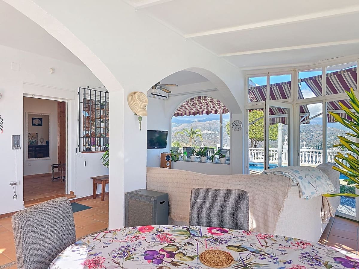 3 sovrum Villa till salu i Arenas med pool garage - 595 000 € (Ref: 9363436)