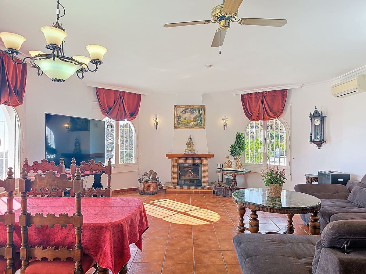 Chalet de 3 habitaciones en Arenas en venta con piscina garaje - 549.000 € (Ref: 9363436)