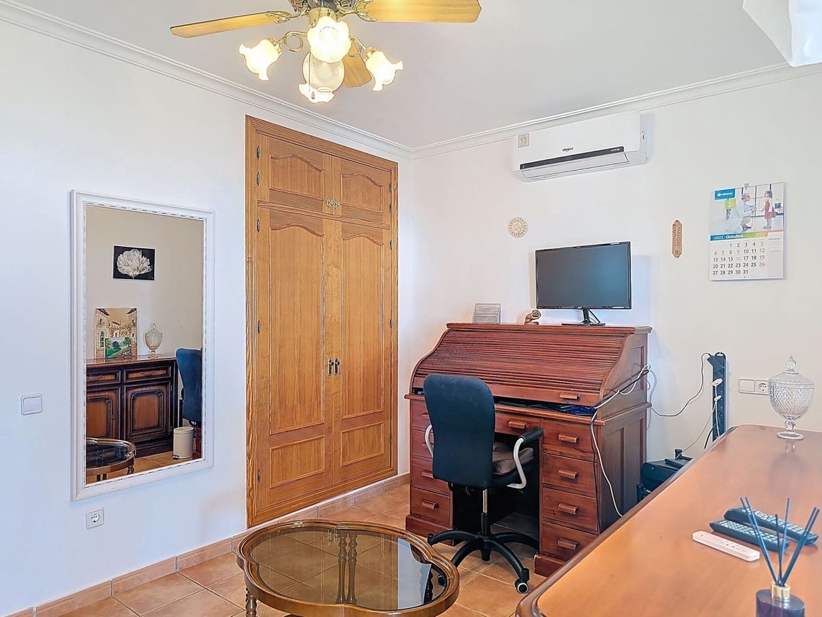 Chalet de 3 habitaciones en Arenas en venta con piscina garaje - 549.000 € (Ref: 9363436)