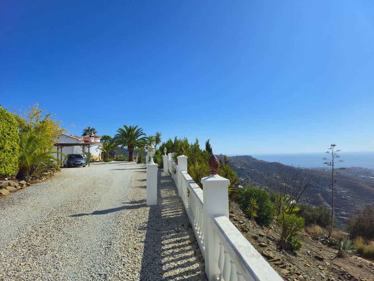 Chalet de 3 habitaciones en Arenas en venta con piscina garaje - 549.000 € (Ref: 9363436)