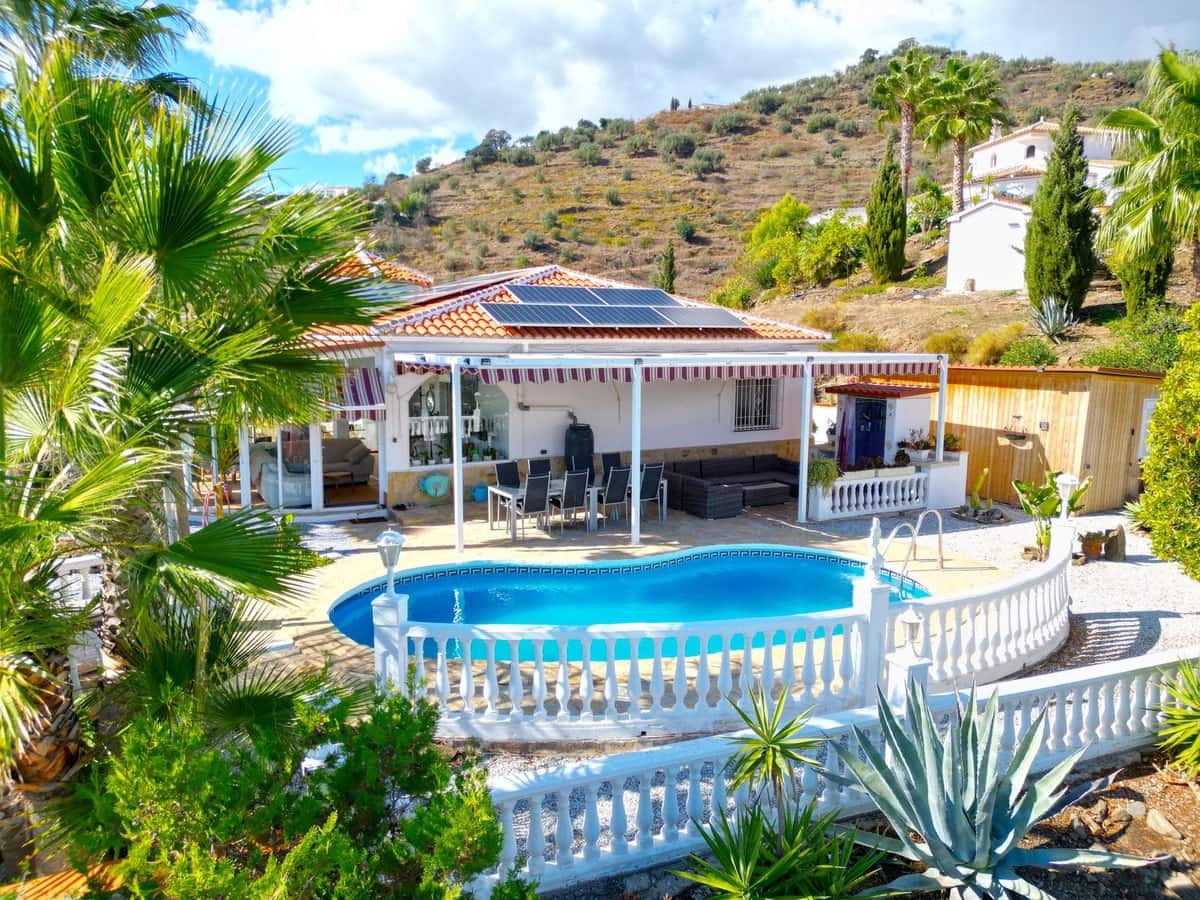 Chalet de 3 habitaciones en Arenas en venta con piscina garaje - 549.000 € (Ref: 9363436)