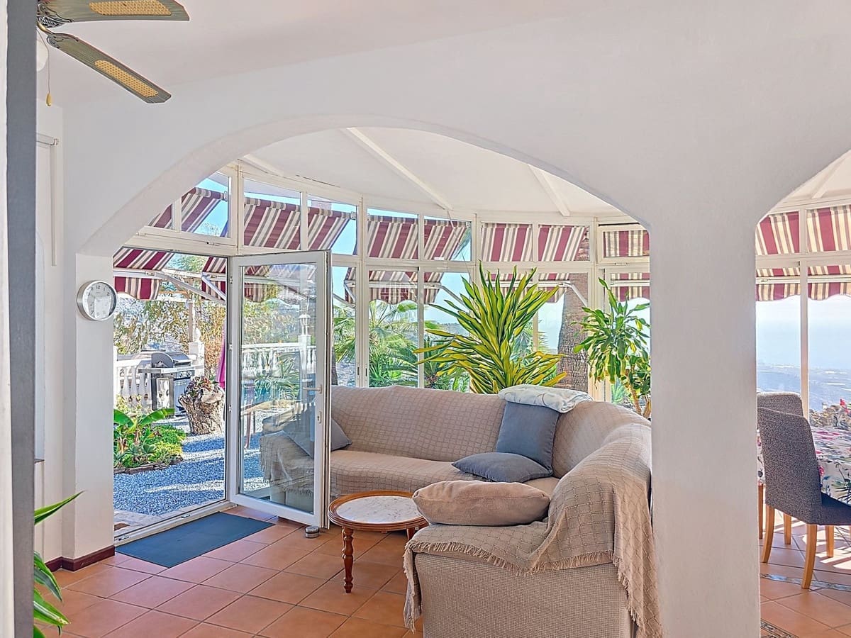 Chalet de 3 habitaciones en Arenas en venta con piscina garaje - 549.000 € (Ref: 9363436)