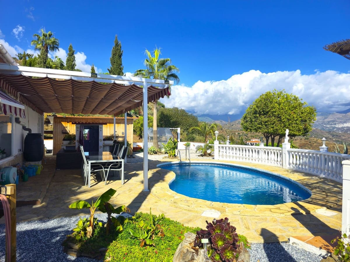 Chalet de 3 habitaciones en Arenas en venta con piscina garaje - 549.000 € (Ref: 9363436)