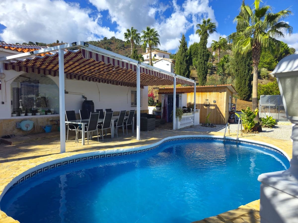 Chalet de 3 habitaciones en Arenas en venta con piscina garaje - 549.000 € (Ref: 9363436)