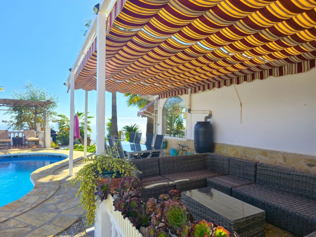 Chalet de 3 habitaciones en Arenas en venta con piscina garaje - 549.000 € (Ref: 9363436)