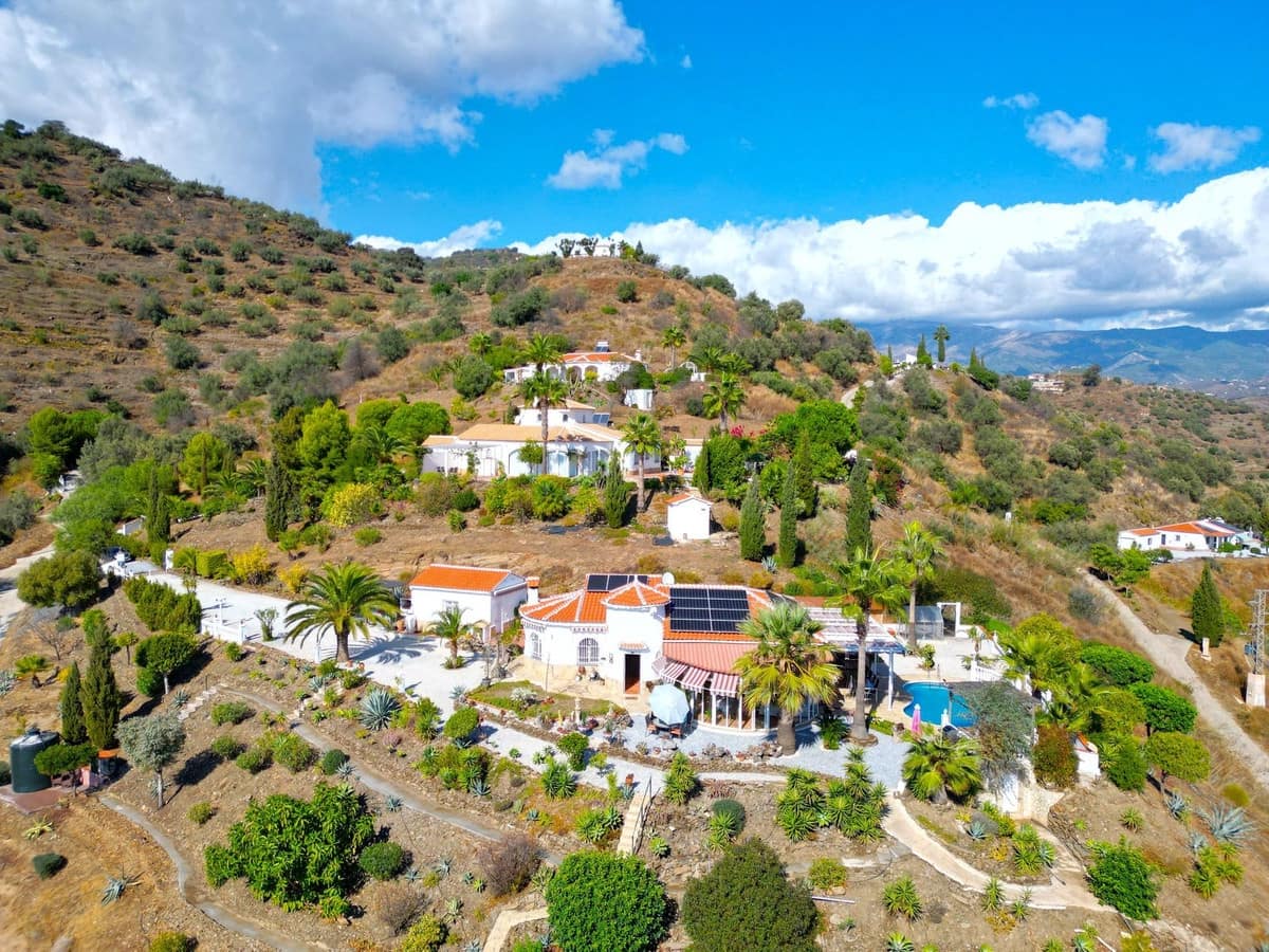 Chalet de 3 habitaciones en Arenas en venta con piscina garaje - 549.000 € (Ref: 9363436)