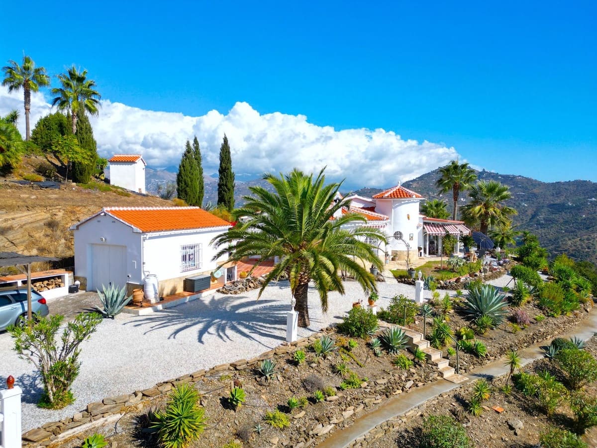 Chalet de 3 habitaciones en Arenas en venta con piscina garaje - 549.000 € (Ref: 9363436)