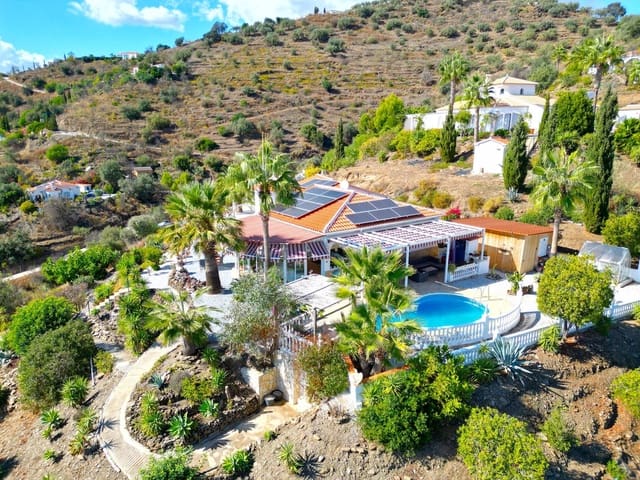 Chalet de 3 habitaciones en Arenas en venta con piscina garaje - 549.000 € (Ref: 9363436)