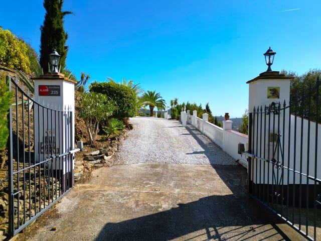 3 slaapkamer Villa te koop in Arenas met zwembad garage - € 549.000 (Ref: 9363436)