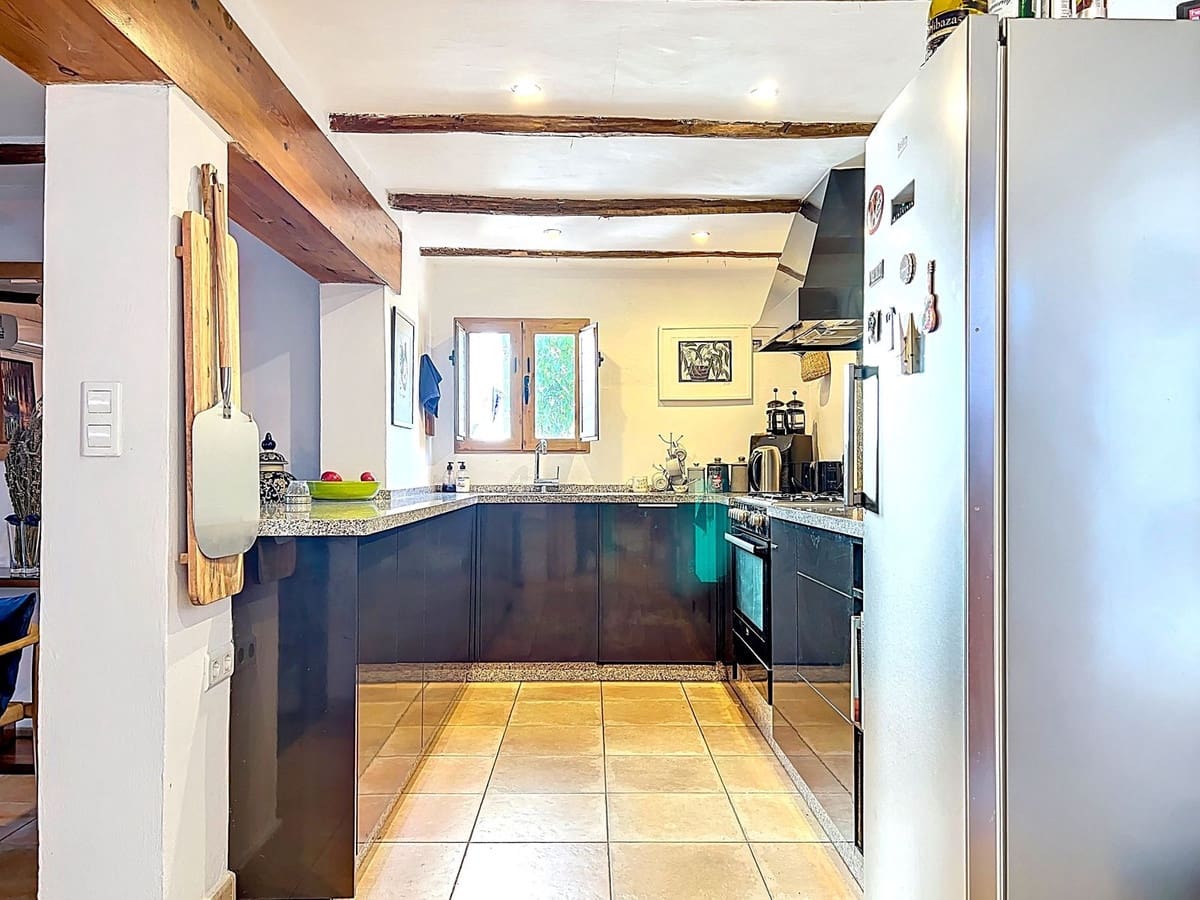 4 soveværelse Finca/Landehus til salg i Villanueva de Tapia med swimmingpool garage - € 395.000 (Ref: 9372174)