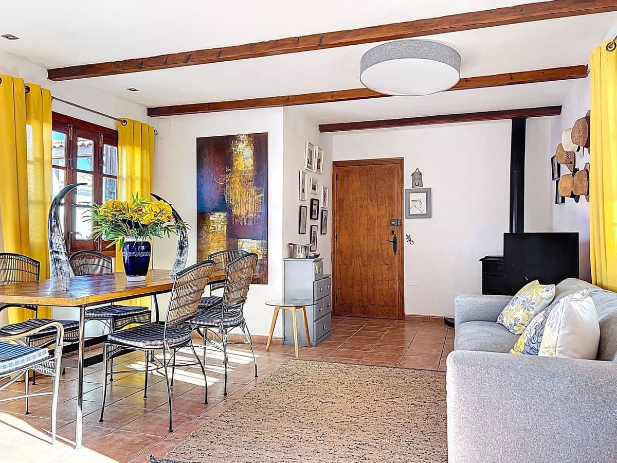 4 soveværelse Finca/Landehus til salg i Villanueva de Tapia med swimmingpool garage - € 395.000 (Ref: 9372174)