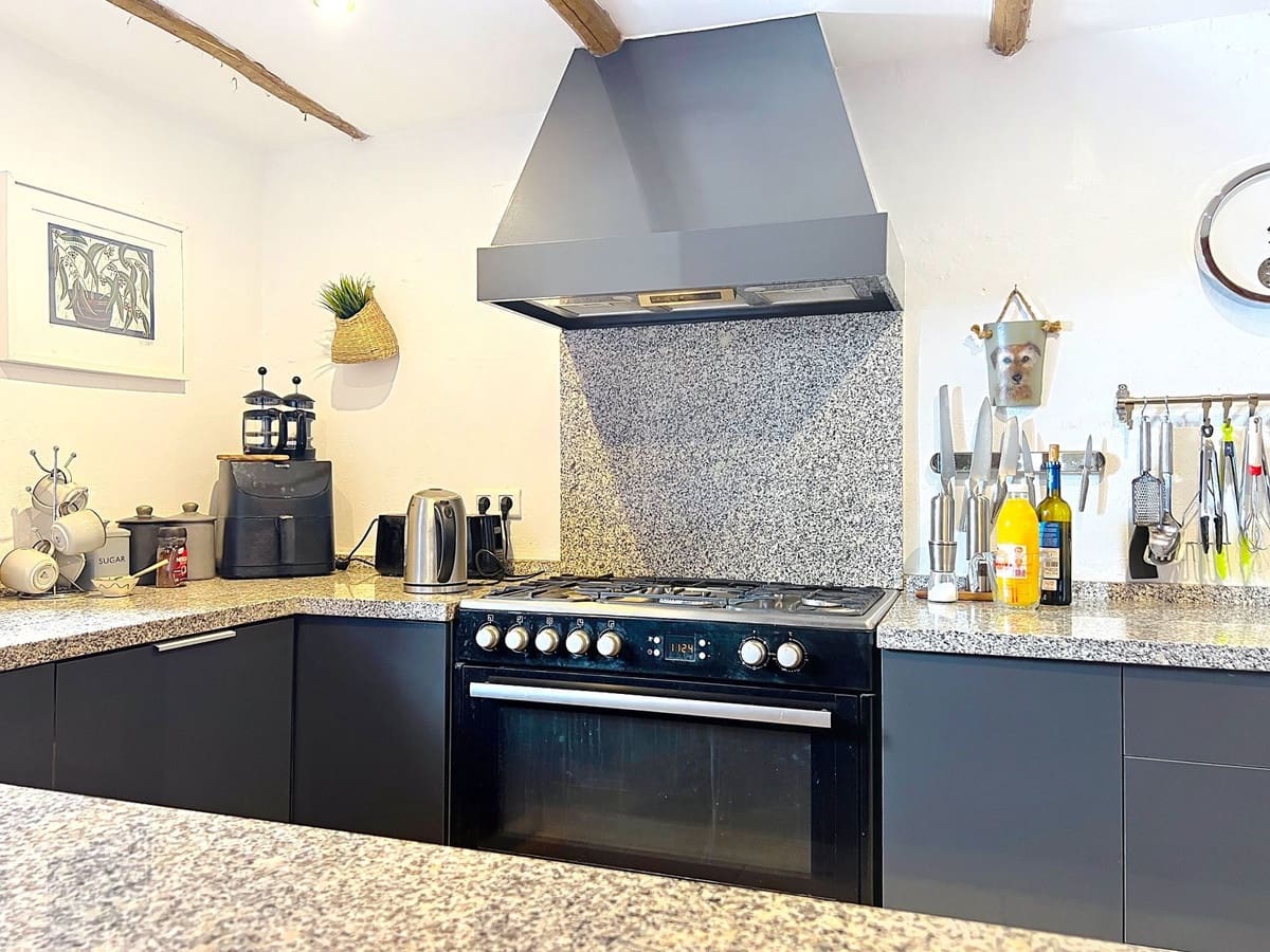 4 soveværelse Finca/Landehus til salg i Villanueva de Tapia med swimmingpool garage - € 395.000 (Ref: 9372174)