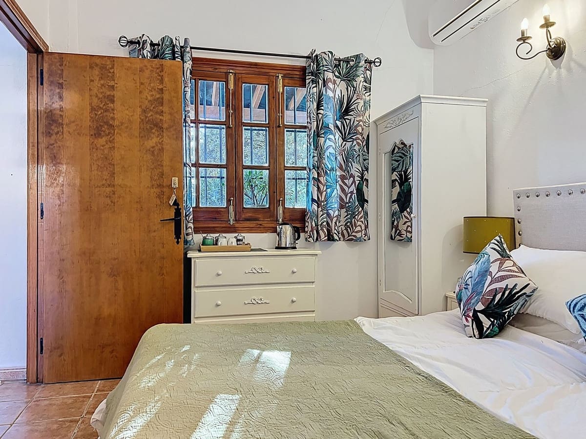 4 chambre Finca/Maison de Campagne à vendre à Villanueva de Tapia avec piscine garage - 395 000 € (Ref: 9372174)