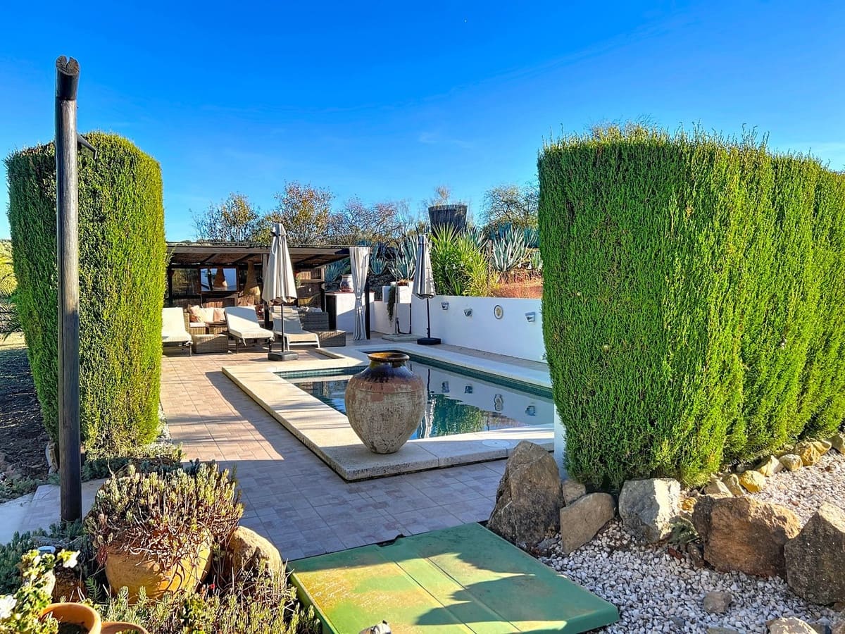 4 chambre Finca/Maison de Campagne à vendre à Villanueva de Tapia avec piscine garage - 395 000 € (Ref: 9372174)