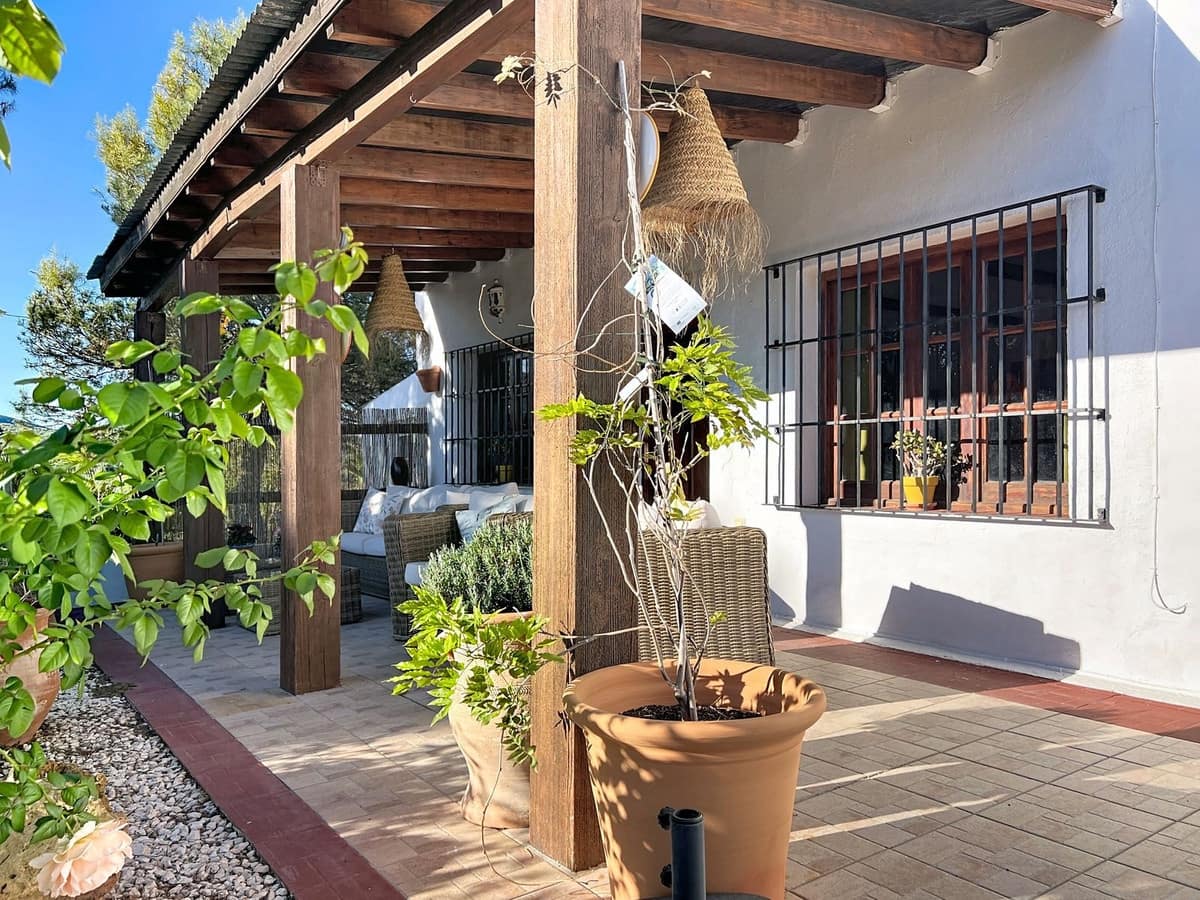 4 chambre Finca/Maison de Campagne à vendre à Villanueva de Tapia avec piscine garage - 395 000 € (Ref: 9372174)