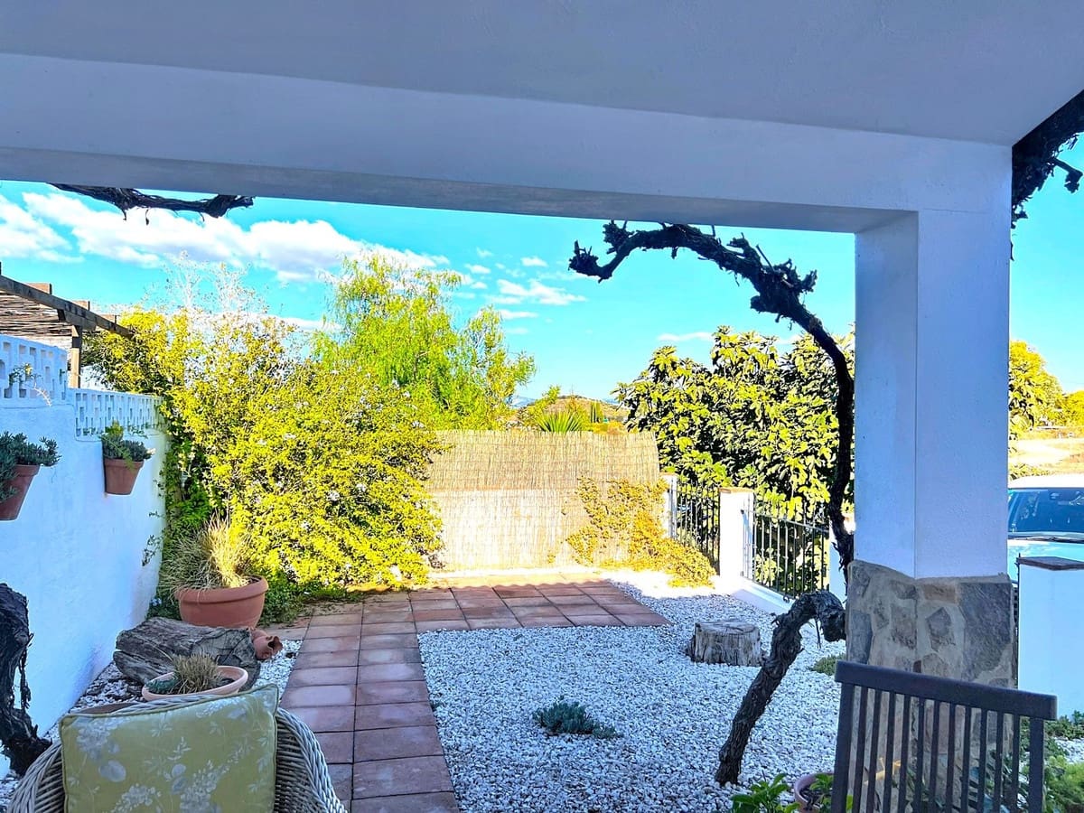4 chambre Finca/Maison de Campagne à vendre à Villanueva de Tapia avec piscine garage - 395 000 € (Ref: 9372174)