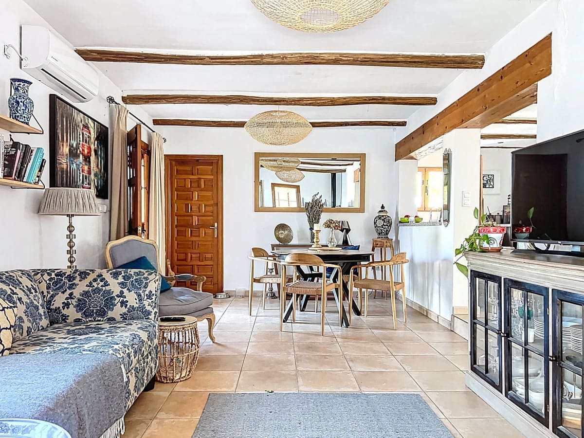 4 chambre Finca/Maison de Campagne à vendre à Villanueva de Tapia avec piscine garage - 395 000 € (Ref: 9372174)