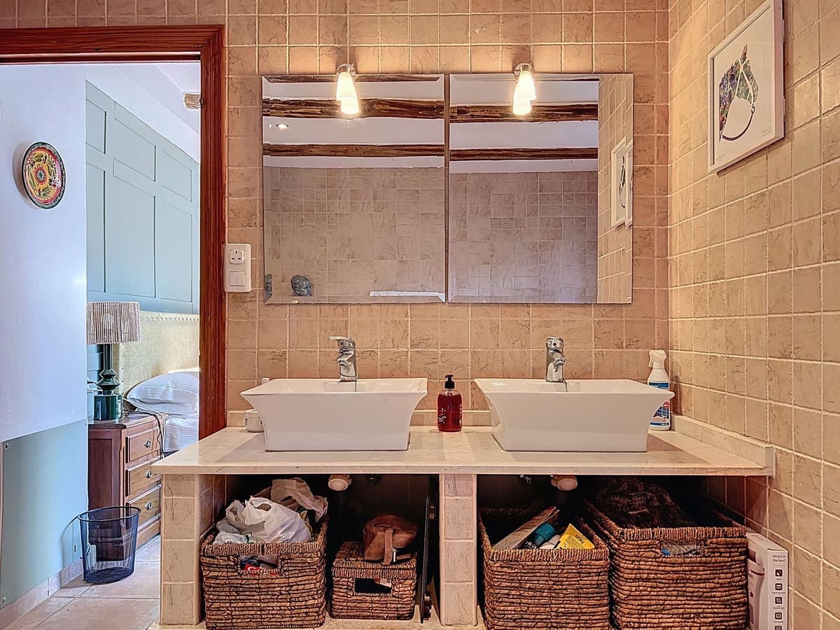 4 chambre Finca/Maison de Campagne à vendre à Villanueva de Tapia avec piscine garage - 395 000 € (Ref: 9372174)