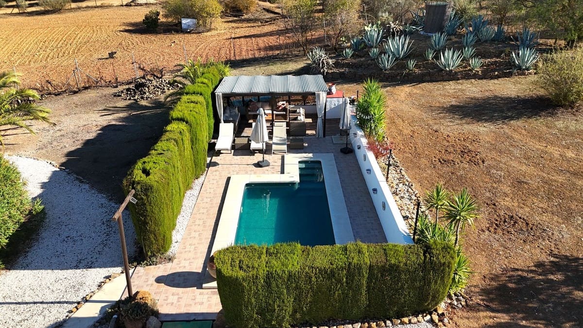 4 chambre Finca/Maison de Campagne à vendre à Villanueva de Tapia avec piscine garage - 395 000 € (Ref: 9372174)