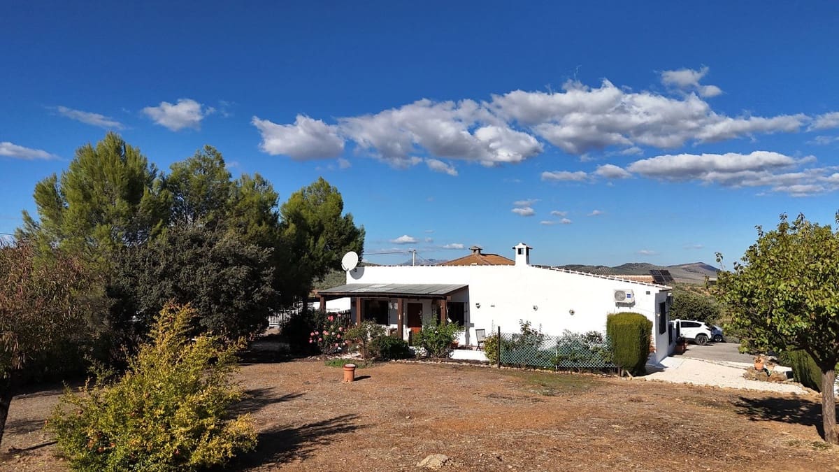 4 chambre Finca/Maison de Campagne à vendre à Villanueva de Tapia avec piscine garage - 395 000 € (Ref: 9372174)