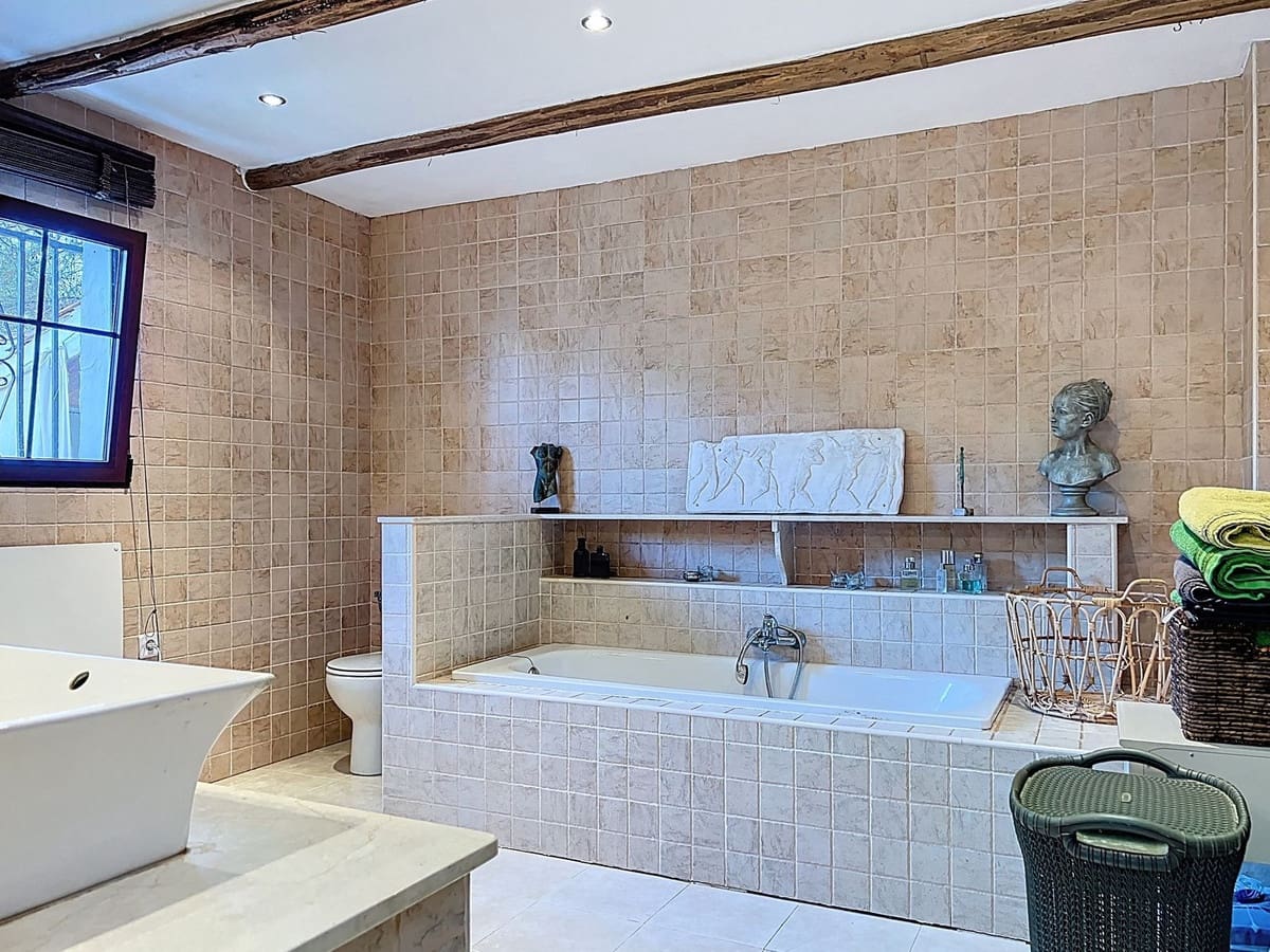 4 chambre Finca/Maison de Campagne à vendre à Villanueva de Tapia avec piscine garage - 395 000 € (Ref: 9372174)