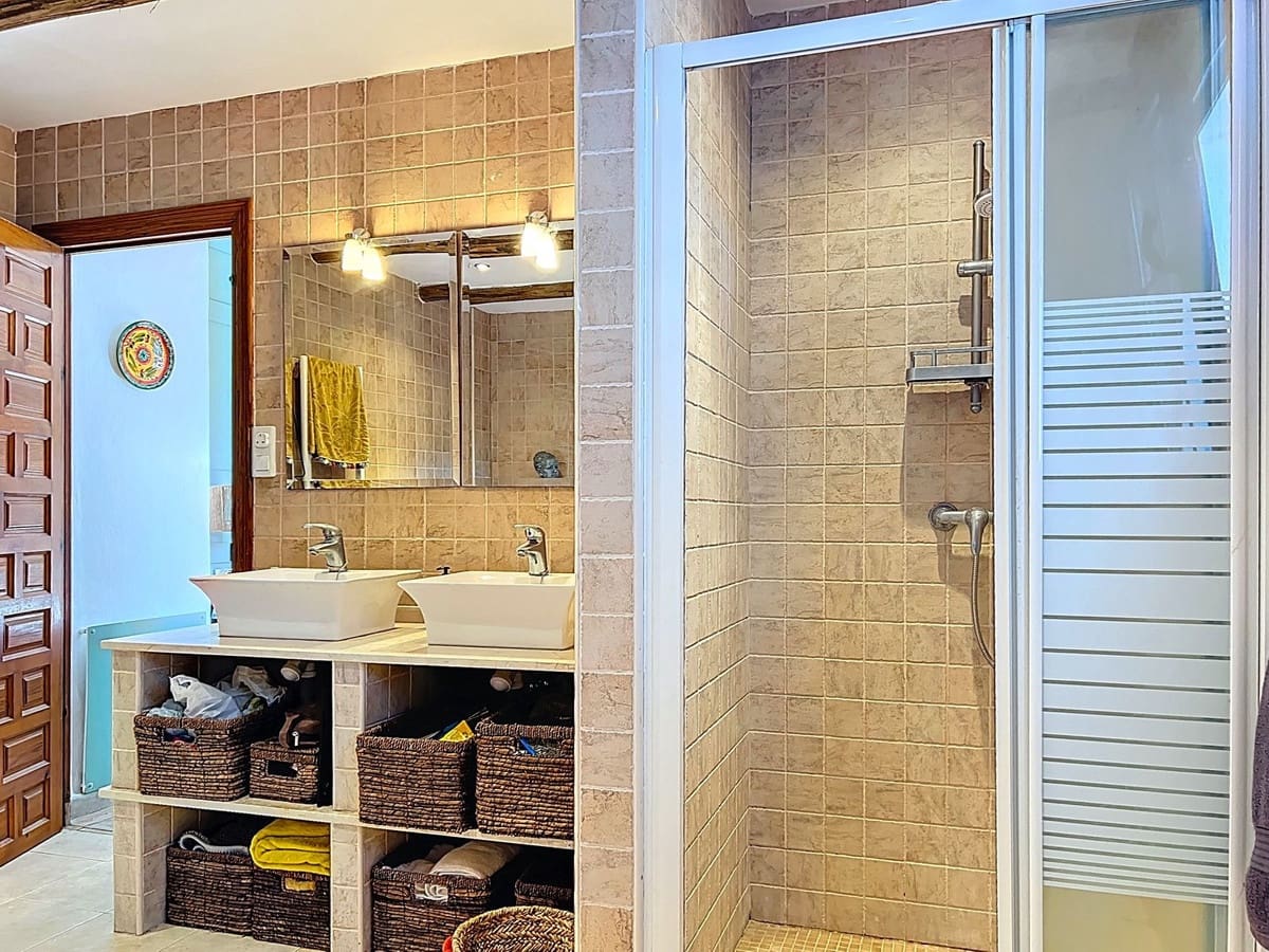 4 chambre Finca/Maison de Campagne à vendre à Villanueva de Tapia avec piscine garage - 395 000 € (Ref: 9372174)