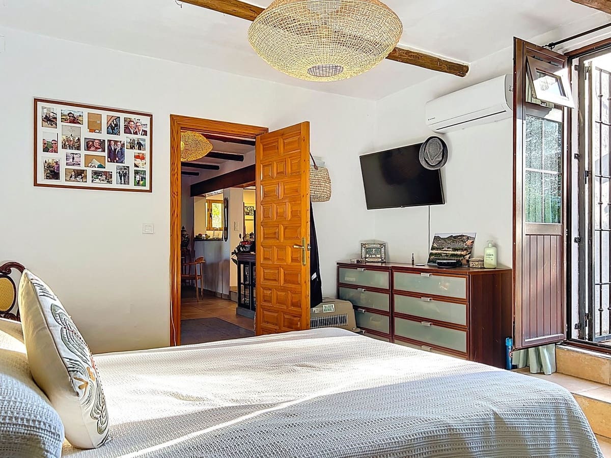 4 chambre Finca/Maison de Campagne à vendre à Villanueva de Tapia avec piscine garage - 395 000 € (Ref: 9372174)
