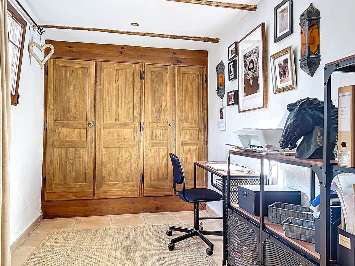 4 chambre Finca/Maison de Campagne à vendre à Villanueva de Tapia avec piscine garage - 395 000 € (Ref: 9372174)