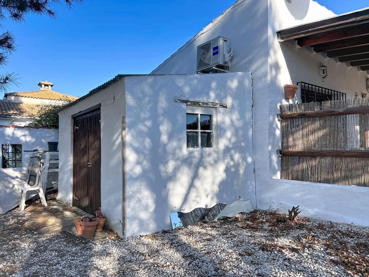 4 chambre Finca/Maison de Campagne à vendre à Villanueva de Tapia avec piscine garage - 395 000 € (Ref: 9372174)