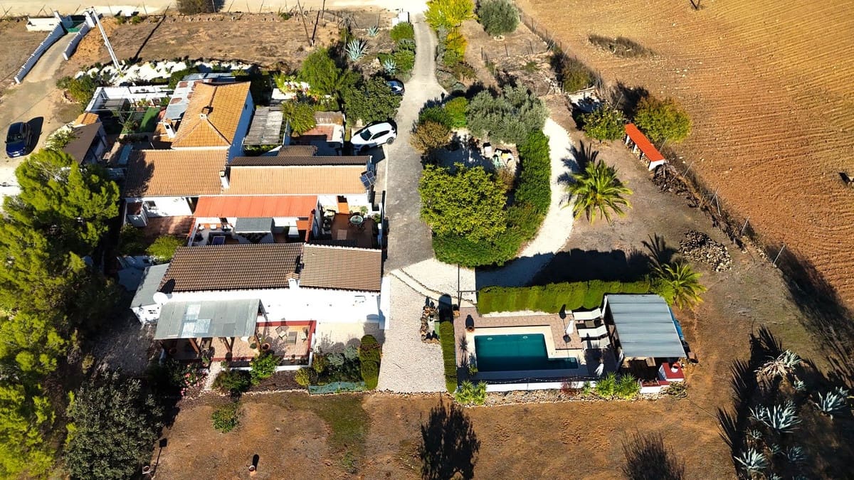 4 chambre Finca/Maison de Campagne à vendre à Villanueva de Tapia avec piscine garage - 395 000 € (Ref: 9372174)