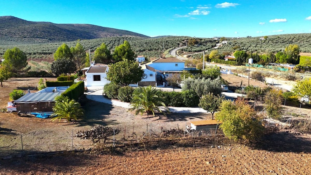 4 chambre Finca/Maison de Campagne à vendre à Villanueva de Tapia avec piscine garage - 395 000 € (Ref: 9372174)