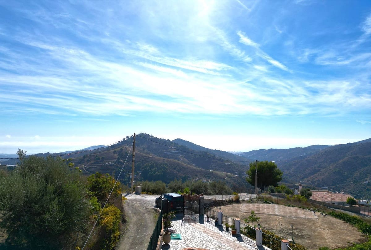 2 bedroom Finca/Country House for sale in Frigiliana with pool garage - € 350,000 (Ref: 9382016)