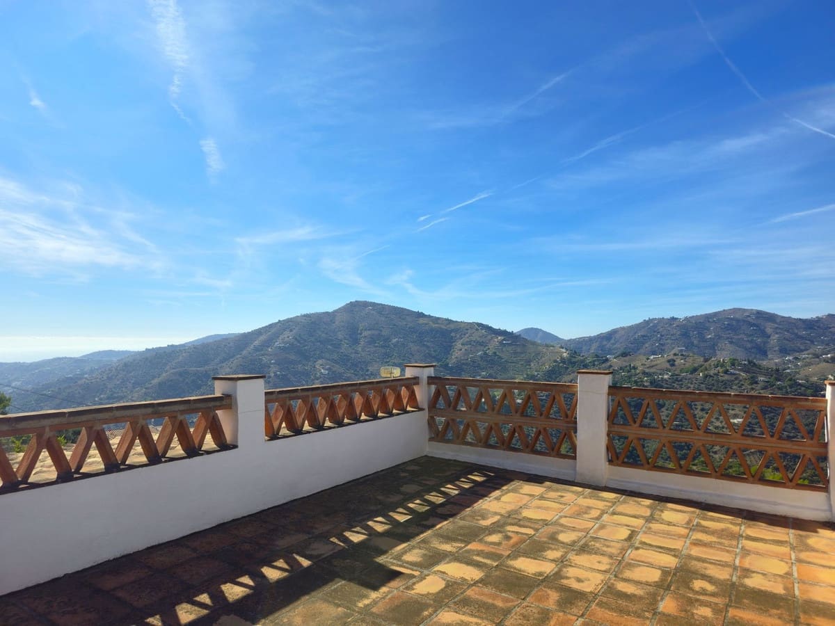 2 bedroom Finca/Country House for sale in Frigiliana with pool garage - € 350,000 (Ref: 9382016)