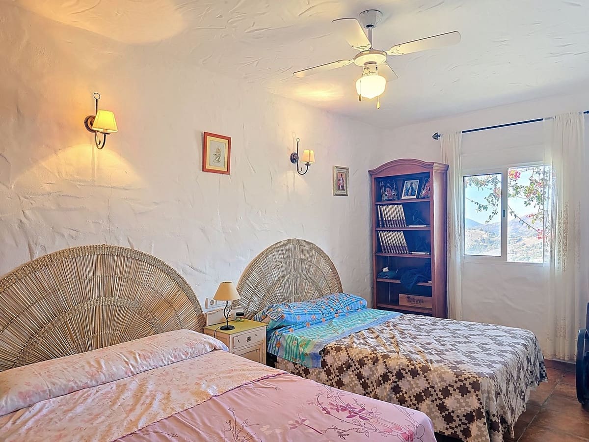 2 bedroom Finca/Country House for sale in Frigiliana with pool garage - € 350,000 (Ref: 9382016)