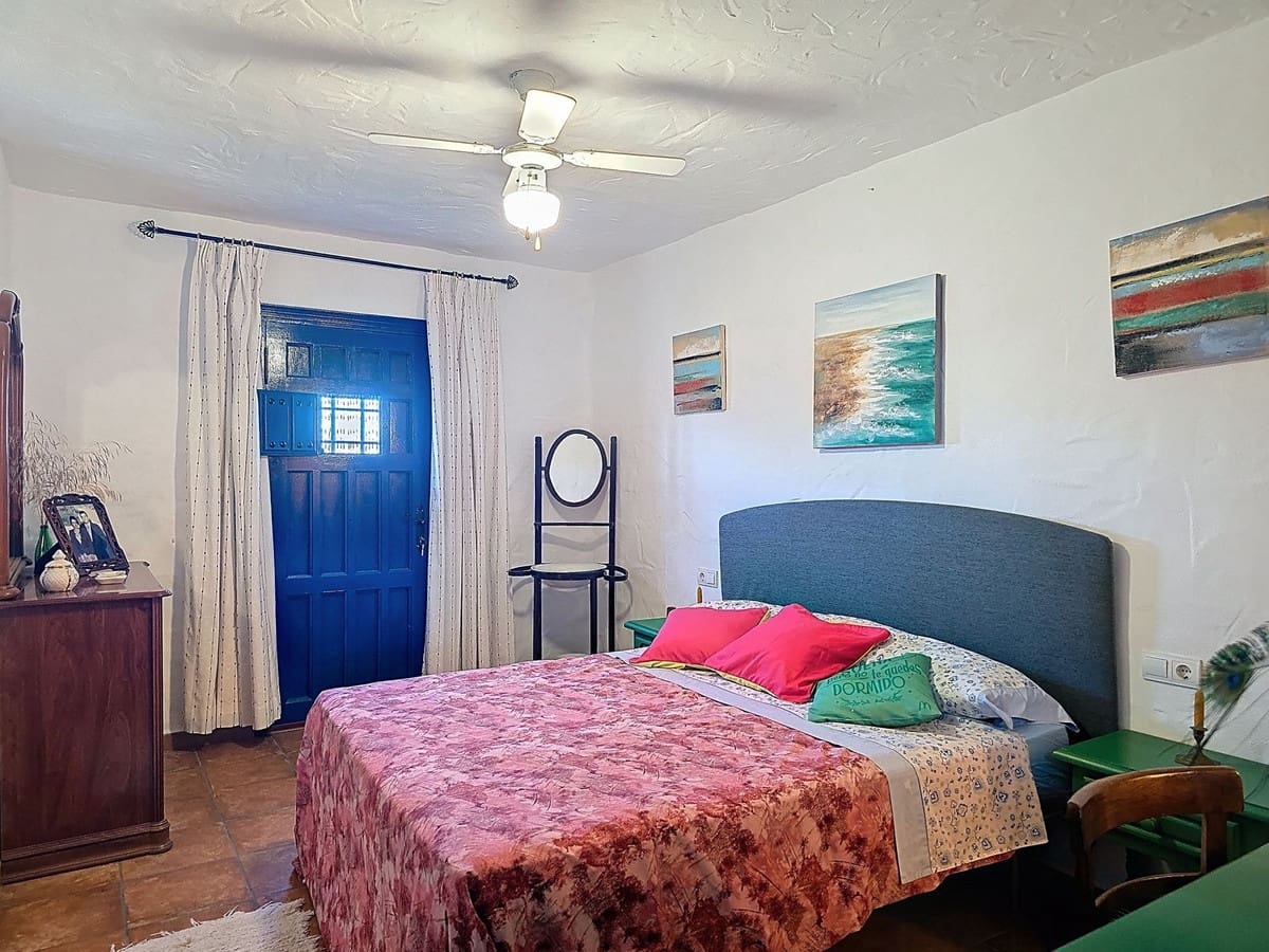 2 bedroom Finca/Country House for sale in Frigiliana with pool garage - € 350,000 (Ref: 9382016)