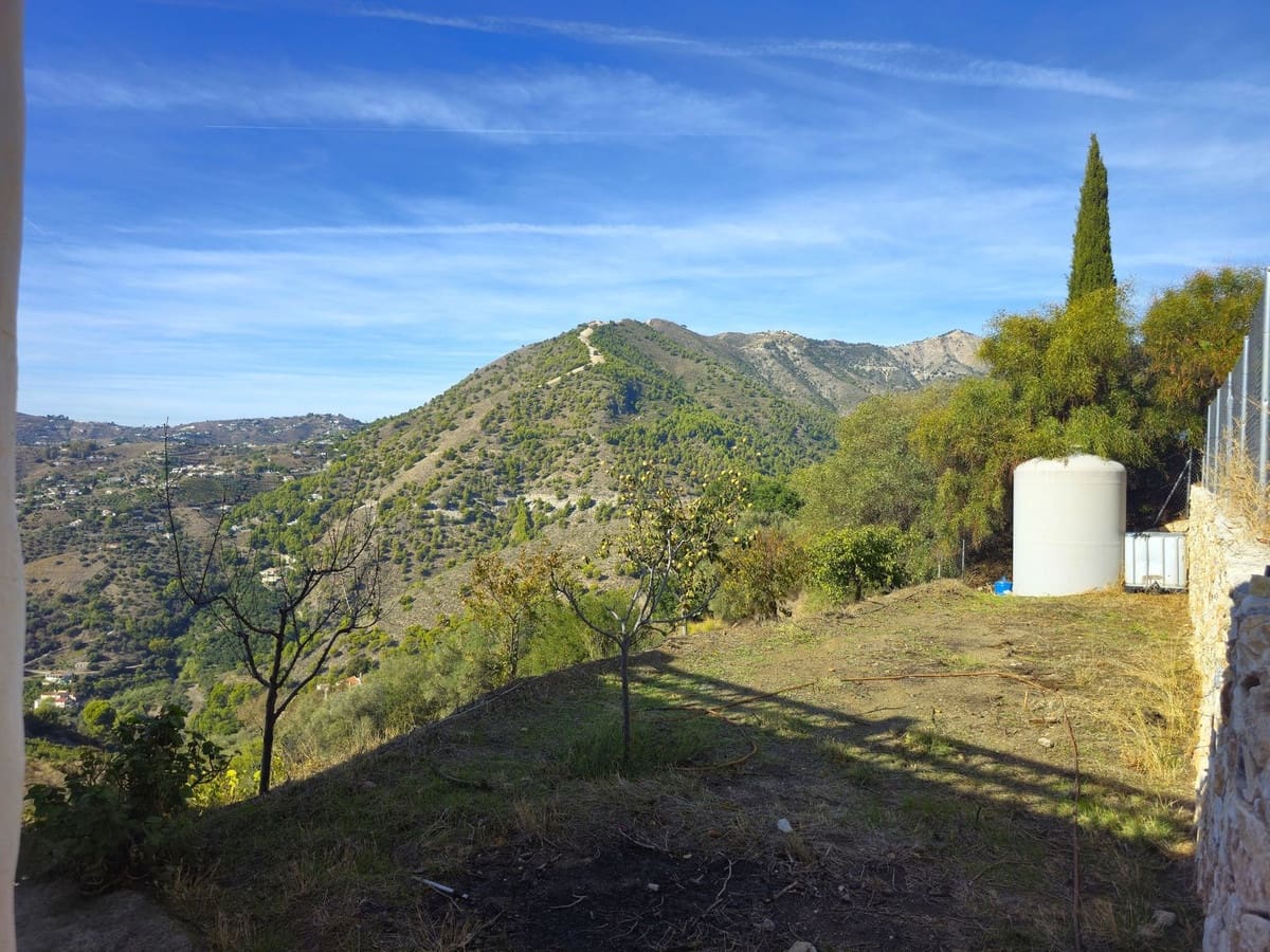 2 bedroom Finca/Country House for sale in Frigiliana with pool garage - € 350,000 (Ref: 9382016)