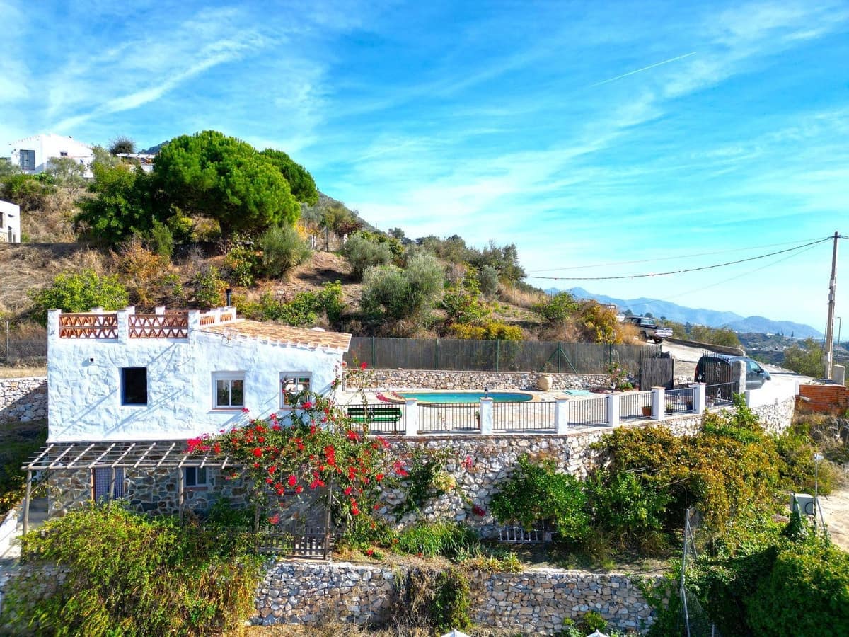 2 bedroom Finca/Country House for sale in Frigiliana with pool garage - € 350,000 (Ref: 9382016)