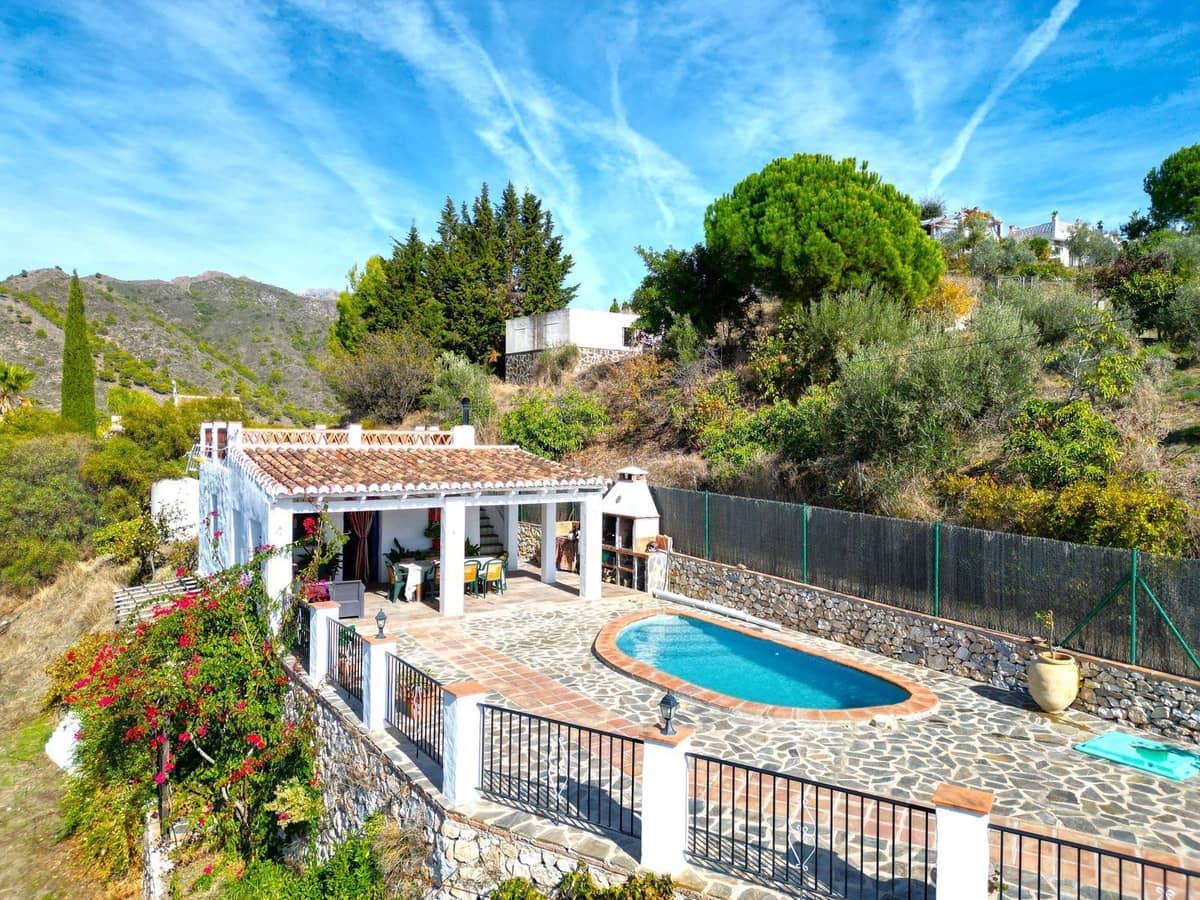 2 bedroom Finca/Country House for sale in Frigiliana with pool garage - € 350,000 (Ref: 9382016)