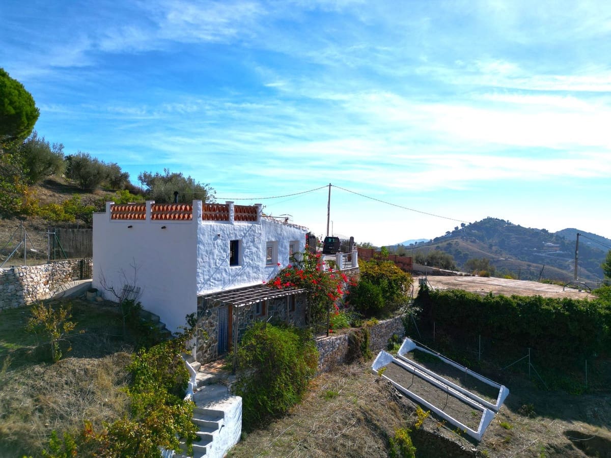 2 bedroom Finca/Country House for sale in Frigiliana with pool garage - € 339,000 (Ref: 9382016)