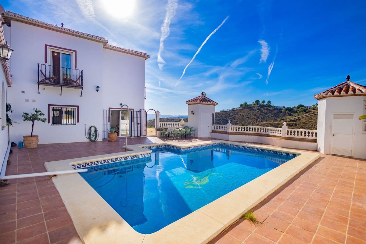 5 sovrum Villa till salu i Canillas de Aceituno med pool garage - 435 000 € (Ref: 9386746)