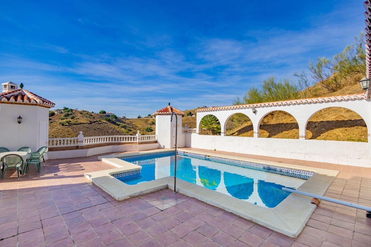 5 sovrum Villa till salu i Canillas de Aceituno med pool garage - 435 000 € (Ref: 9386746)