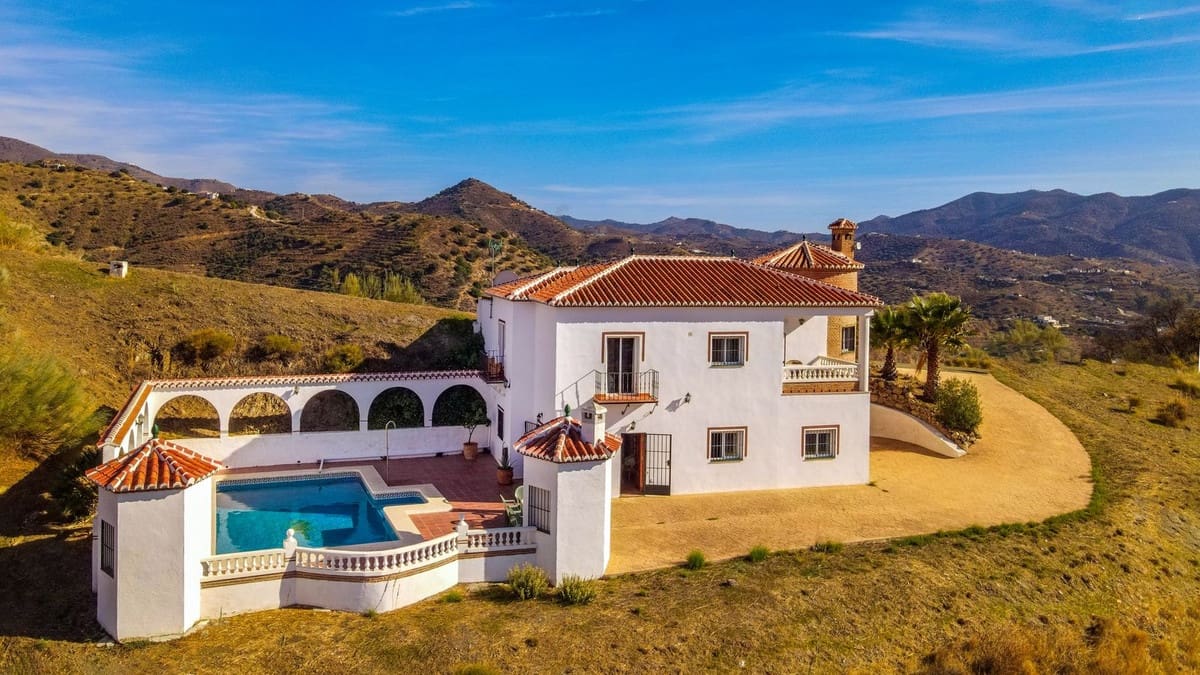 5 sovrum Villa till salu i Canillas de Aceituno med pool garage - 435 000 € (Ref: 9386746)